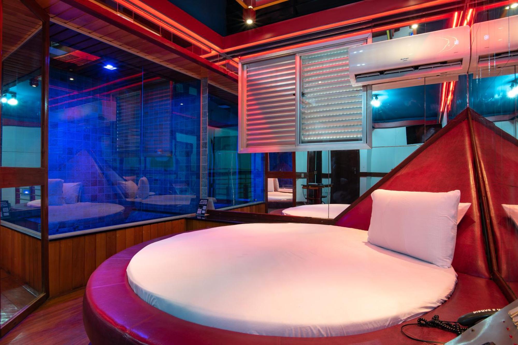 Love hotel Fantasy 5