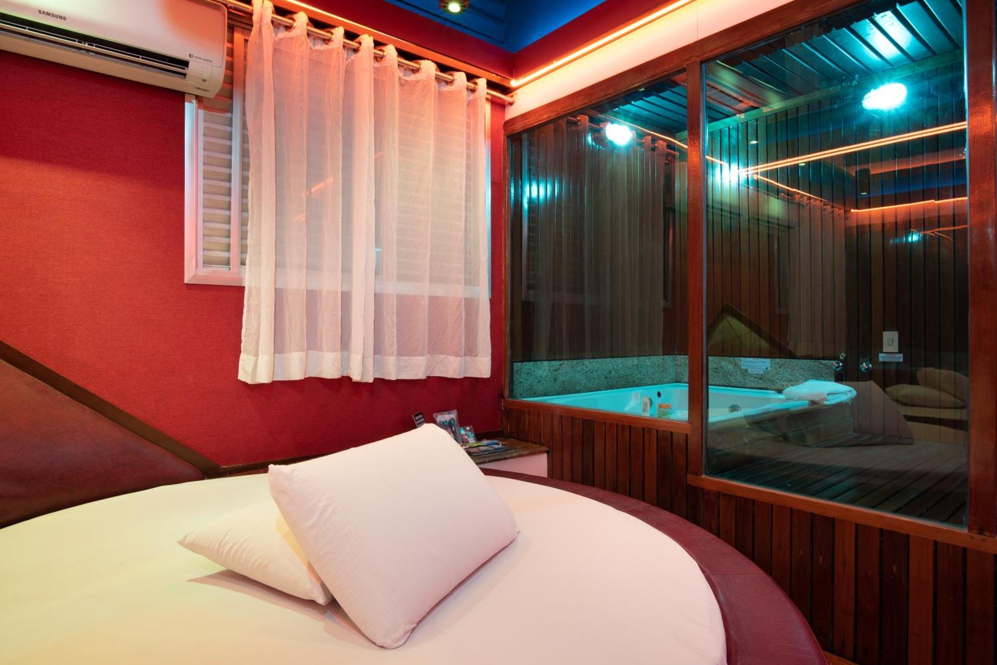 Love hotel Fantasy 5
